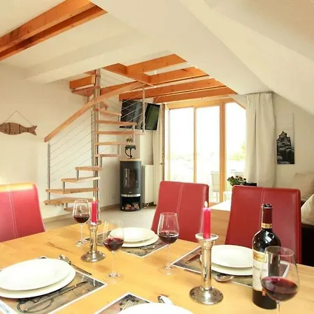 With 6 Bedrooms Prázdninový dům *