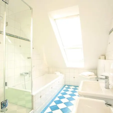 With 6 Bedrooms * Börgerende-Rethwisch